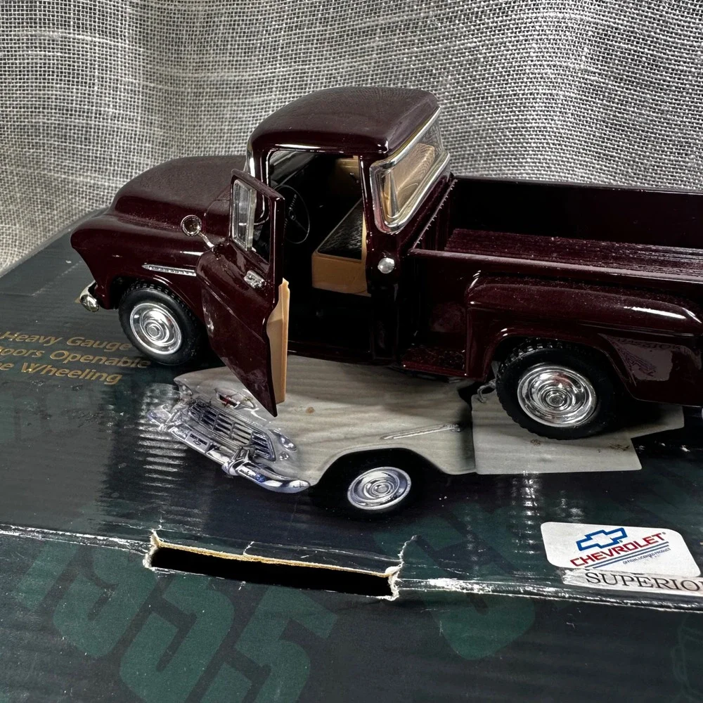 Superior 1955 Chevy 3100 Stepside 1:24 Diecast Truck Lot of 3 w/ Display READ